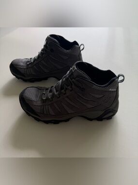 Columbia Men’s Charcoal Gray Hiking Boots US 8.5 UK 7.5